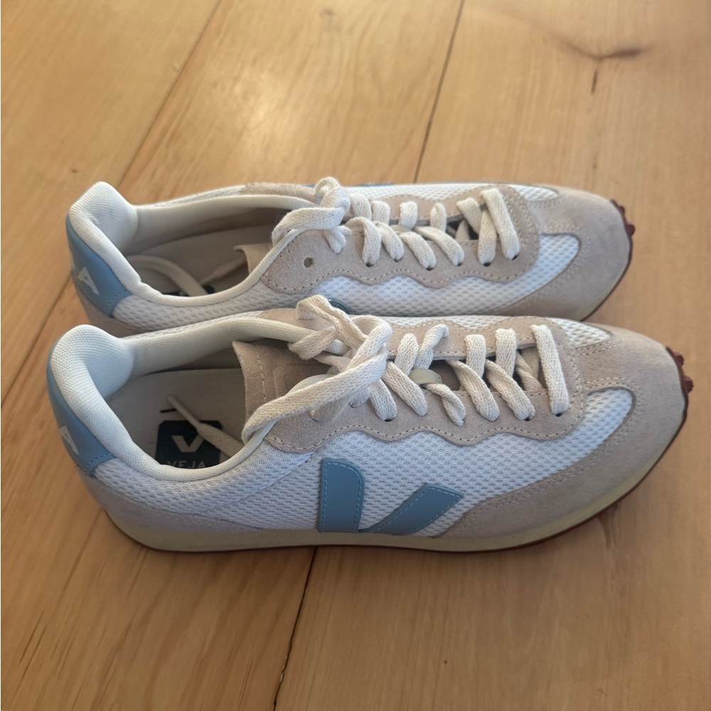 Veja Women’s Size 8